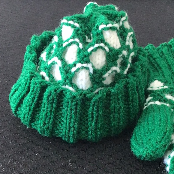 Homemade hat and mittens - Picture 3 of 3